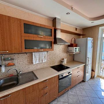 Миколи Бажана просп., 10