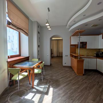 Богдана Хмельницького вул., 57