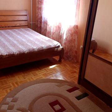 Миколи Міхновського бульв. (Дружби народів), 25
