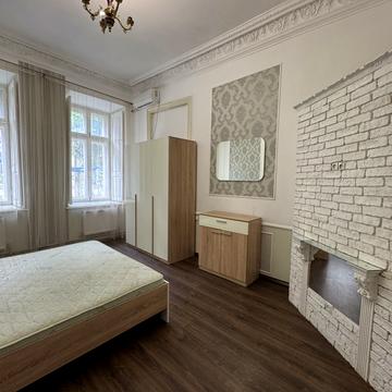 Ніжинська вул., 5