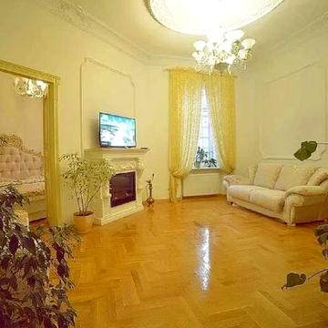 Миколи Гоголя вул., 10