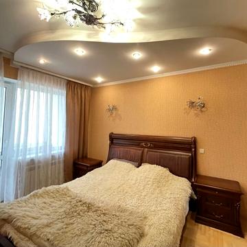 Степана Бандери вул., 7/1