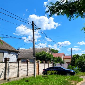 Дніпровська вул., 8