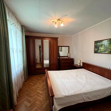 Валерія Лобановського просп. (Червонозоряний), 130