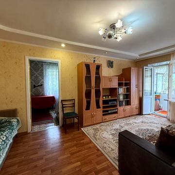 Ірпінська вул. (Абхазька), 6