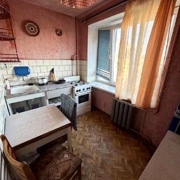 Тролейбусна вул., 16