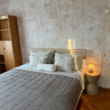 Кавказька вул., 13