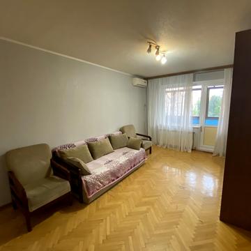 Тарасівська вул., 10-Б