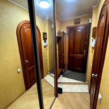 Космонавтів вул., 5а