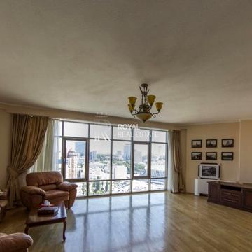 Велика Васильківська вул. (Червоноармійська), 72