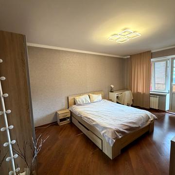 Драгоманова вул., 40