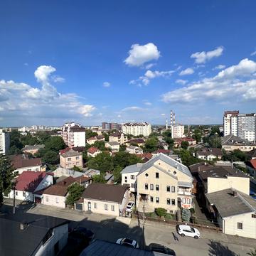 Степана Бандери вул., 37