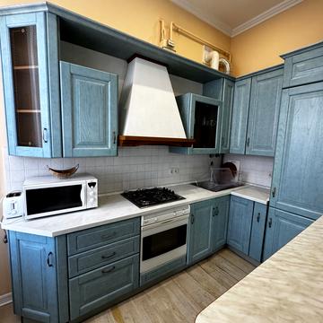 Кудрявська вул., 16