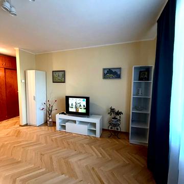 Української Перемоги вул., 30