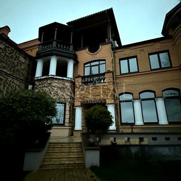 Оболонська вул., 7