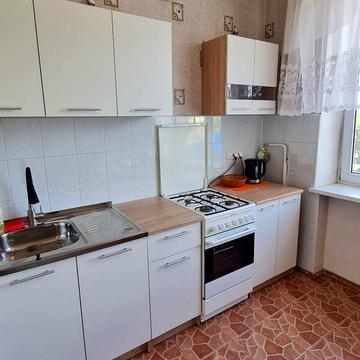 Васильківська вул., 27 к1