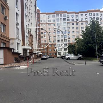 Героїв Небесної Сотні просп., 28/2
