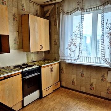 Анни Ахматової вул., 14-Б
