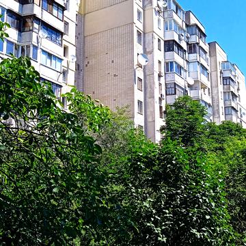 Автозаводська вул., 5