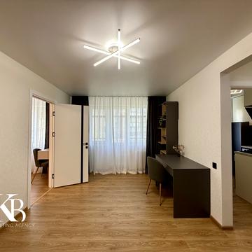 Квітки Цісик вул. (Гулі Корольової), 4