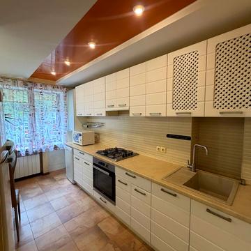 Євпаторійська вул., 100к3