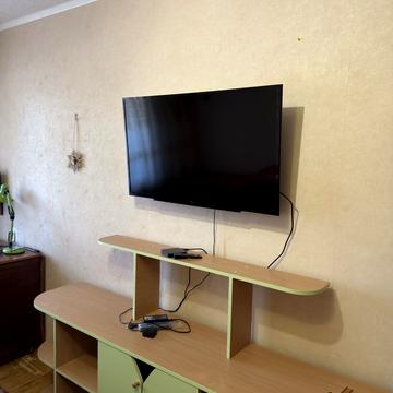 Стадіонна вул., 6