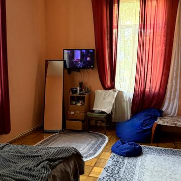 Олега Ольжича вул., 43