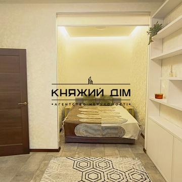 Героїв Небесної Сотні просп., 18/2