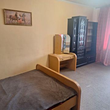 Академіка Доброхотова вул., 5