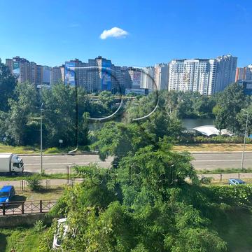 Срібнокільська вул., 8