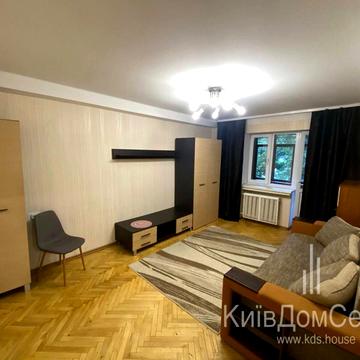 Академіка Корольова вул., 6