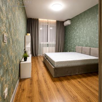 Соборна вул., (просп. Небесної Сотні, 26/22)