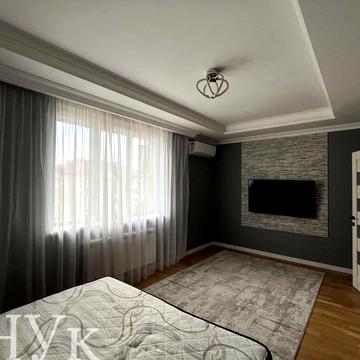 Володимирська вул., 82