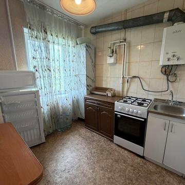 Олександра Поля просп. (Кірова), 82