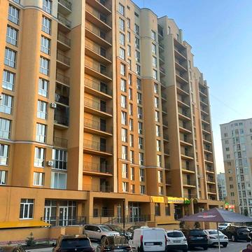 Валерія Лобановського вул., 30