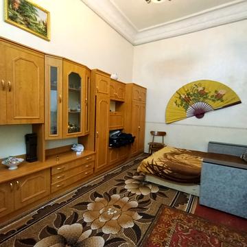 Садова вул., 2