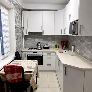 Академіка Корольова вул., 10-Б
