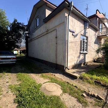 Миру вул., 42