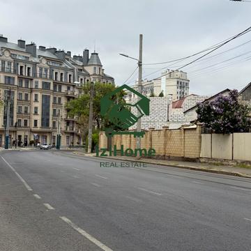 Купріна вул., 35