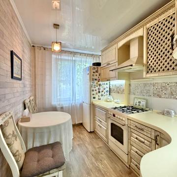 Українська вул., 3
