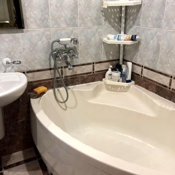 Хуторівка вул., 30