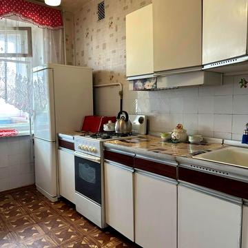 Левка Лукяненка просп. (Рокоссовського), 35