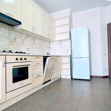 Академіка Амосова вул., 63