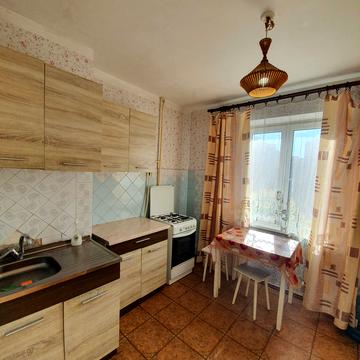 Академіка Корольова вул., 112