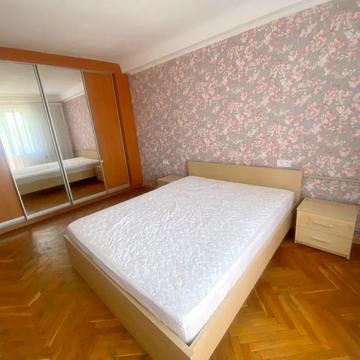 Русанівська набережна вул., 4