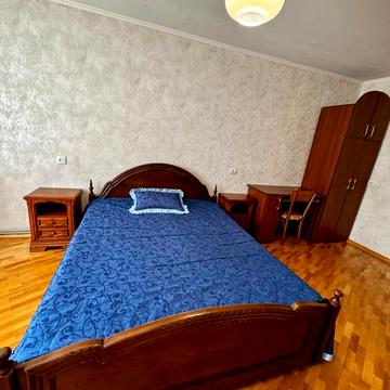 Квітнева вул., 54