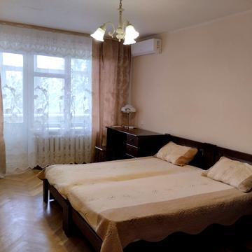 Ованеса Туманяна вул., 8