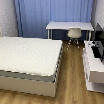 Білоруська вул., 10/18