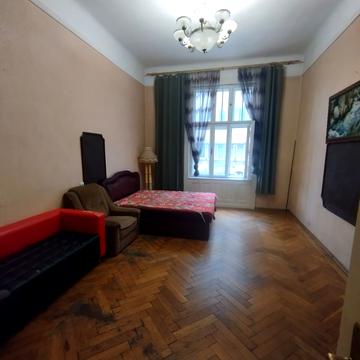 Панаса Саксаганського вул., 3