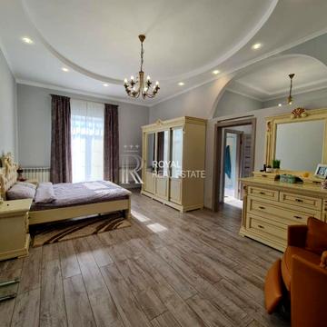 Анатолія Соловяненка вул., 1